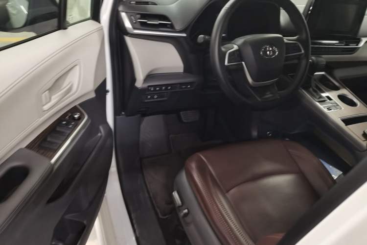 Used Toyota SIENNA 2021 2.5L Hybrid Comfort Edition Driver Seat