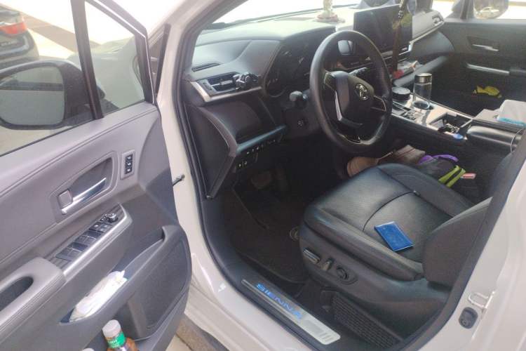 Used Toyota SIENNA 2021 2.5L Hybrid Platinum Edition Driver Seat