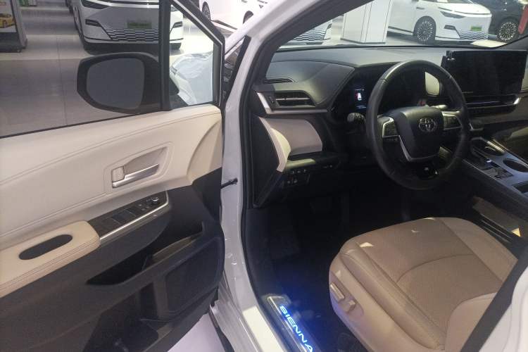 Used Toyota SIENNA 2021 2.5L Hybrid Premium Edition Driver Seat
