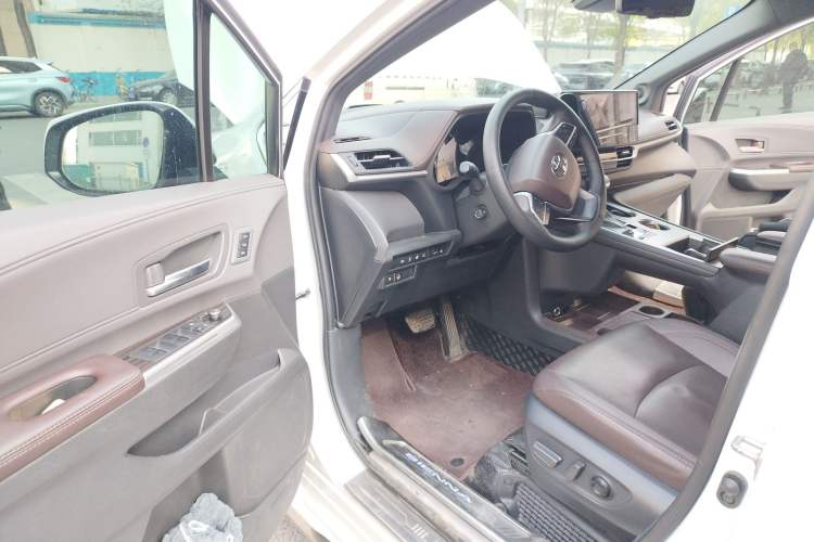 Used Toyota SIENNA 2021 2.5L Hybrid Platinum Edition Driver Seat