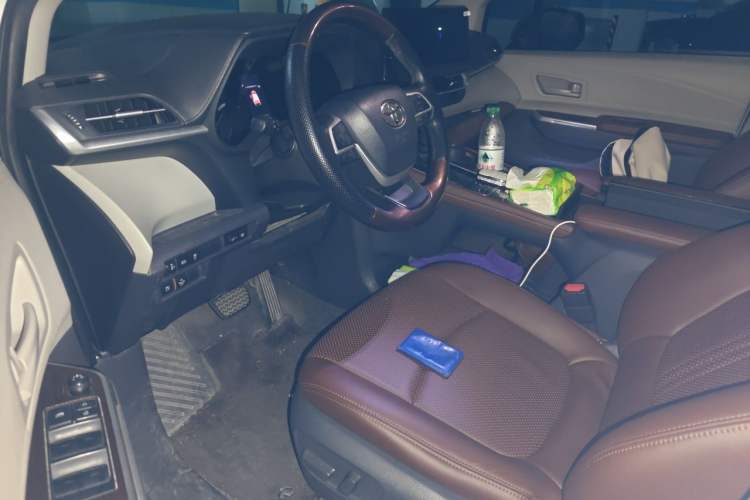 Used Toyota SIENNA 2021 2.5L Hybrid Comfort Edition Driver Seat