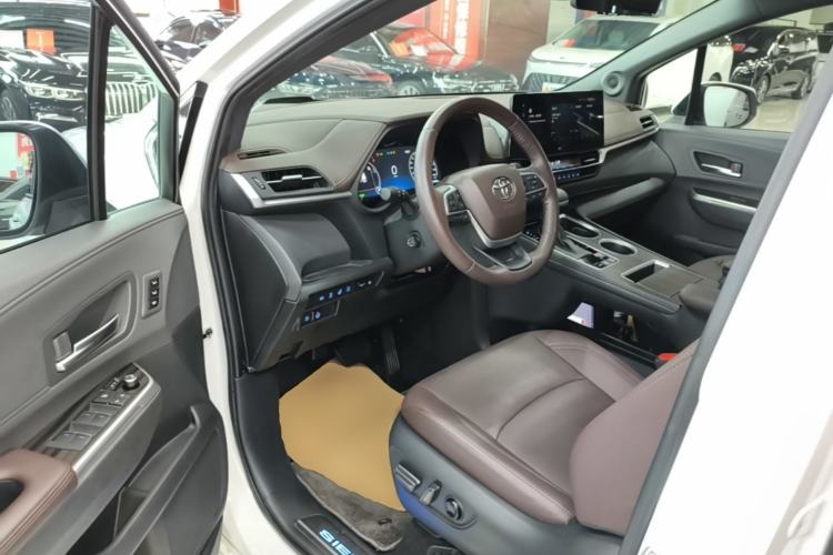 Used Toyota SIENNA 2021 2.5L Hybrid Platinum Edition Driver Seat