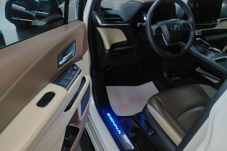 Used Toyota SIENNA 2021 2.5L Hybrid Premium Edition Driver Seat