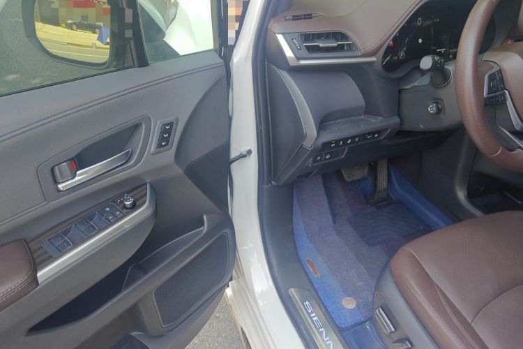Used Toyota SIENNA 2021 2.5L Hybrid Platinum Edition Driver Seat