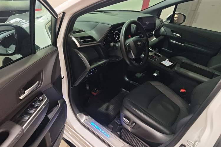 Used Toyota SIENNA 2021 2.5L Hybrid Premium Edition Driver Seat