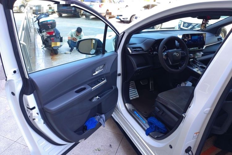 Used Toyota SIENNA 2021 2.5L Hybrid Premium Edition Driver Seat