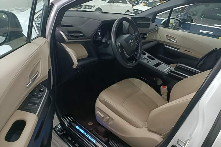 Used Toyota SIENNA 2021 2.5L Hybrid Premium Edition Driver Seat