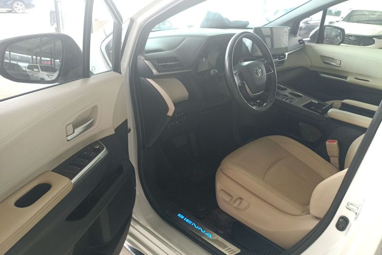 Used Toyota SIENNA 2021 2.5L Hybrid Premium Edition Driver Seat