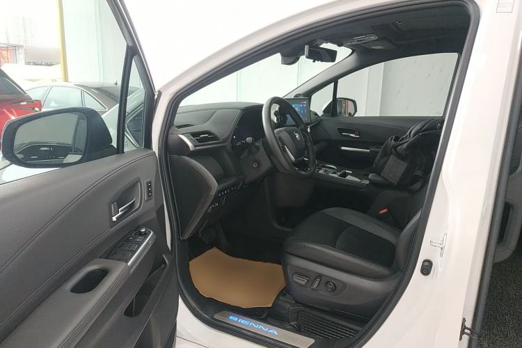 Used Toyota SIENNA 2021 2.5L Hybrid Platinum Edition Driver Seat