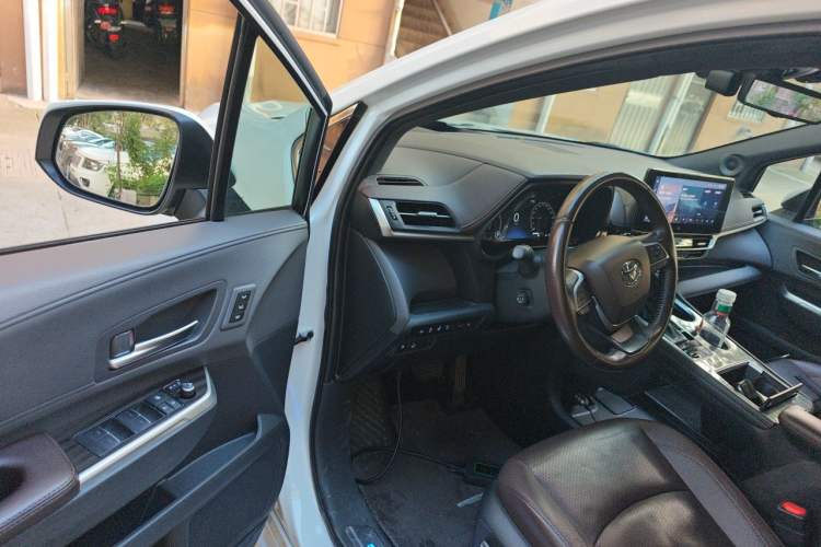 Used Toyota SIENNA 2021 2.5L Hybrid Platinum Edition Driver Seat