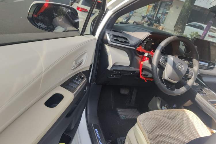 Used Toyota SIENNA 2021 2.5L Hybrid Premium Edition Driver Seat