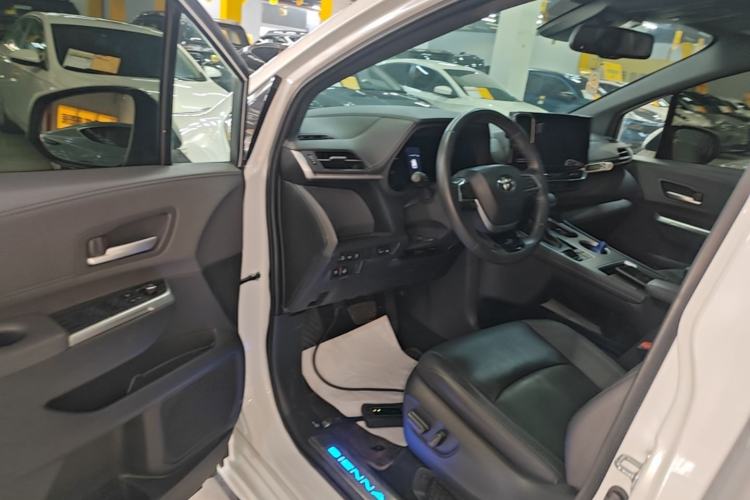 Used Toyota SIENNA 2021 2.5L Hybrid Premium Edition Driver Seat