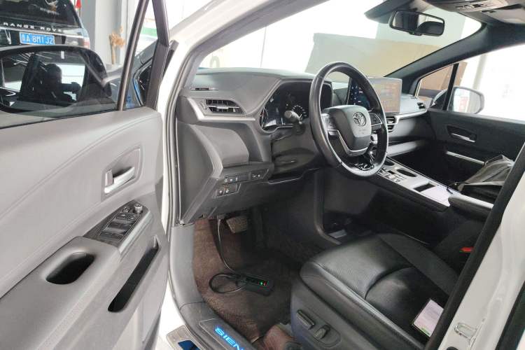 Used Toyota SIENNA 2021 2.5L Hybrid Premium Edition Driver Seat