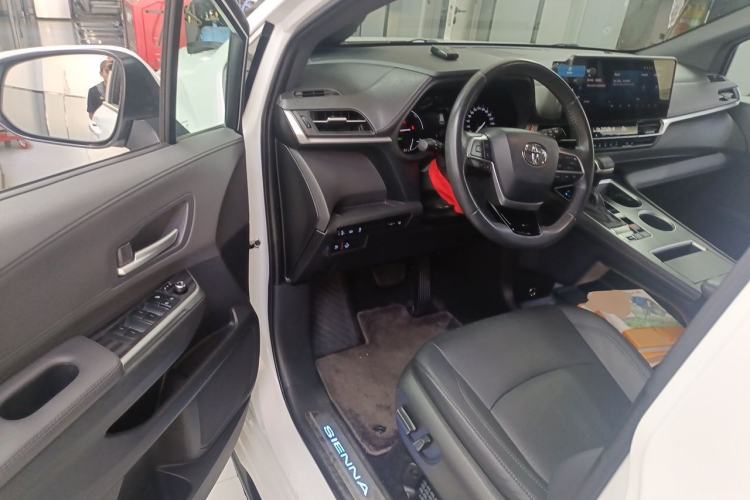 Used Toyota SIENNA 2021 2.5L Hybrid Premium Edition Driver Seat
