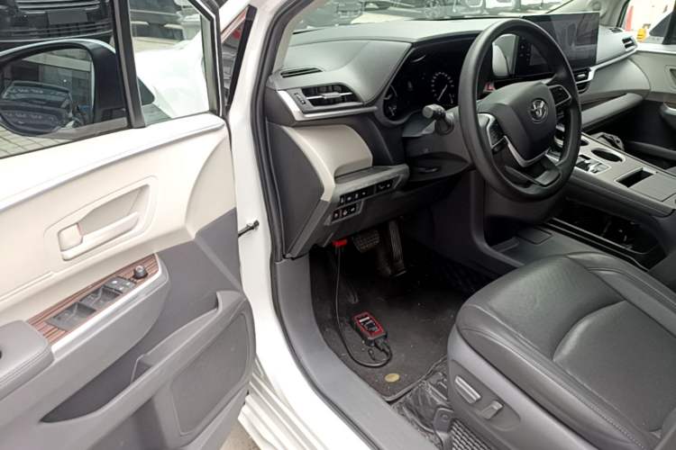 Used Toyota SIENNA 2021 2.5L Hybrid Comfort Edition Driver Seat