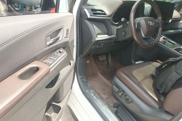 Used Toyota SIENNA 2021 2.5L Hybrid Platinum Edition Driver Seat