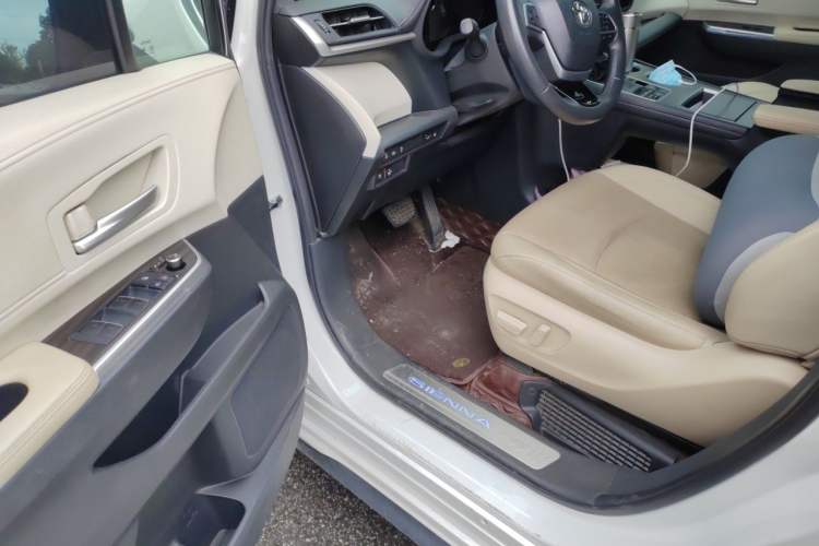 Used Toyota SIENNA 2021 2.5L Hybrid Luxury Edition Driver Seat