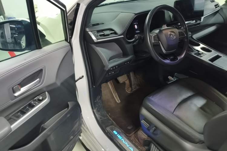 Used Toyota SIENNA 2021 2.5L Hybrid Premium Edition Driver Seat