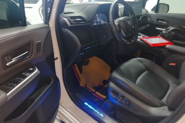 Used Toyota SIENNA 2021 2.5L Hybrid Platinum Edition Driver Seat