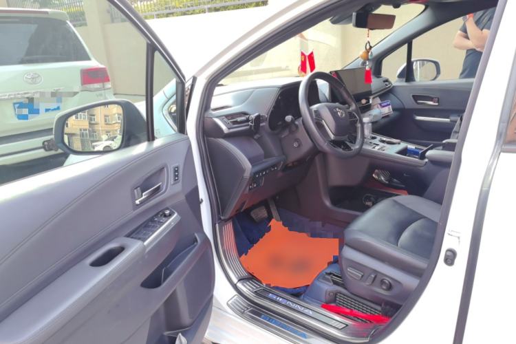 Used Toyota SIENNA 2021 2.5L Hybrid Platinum Edition Driver Seat
