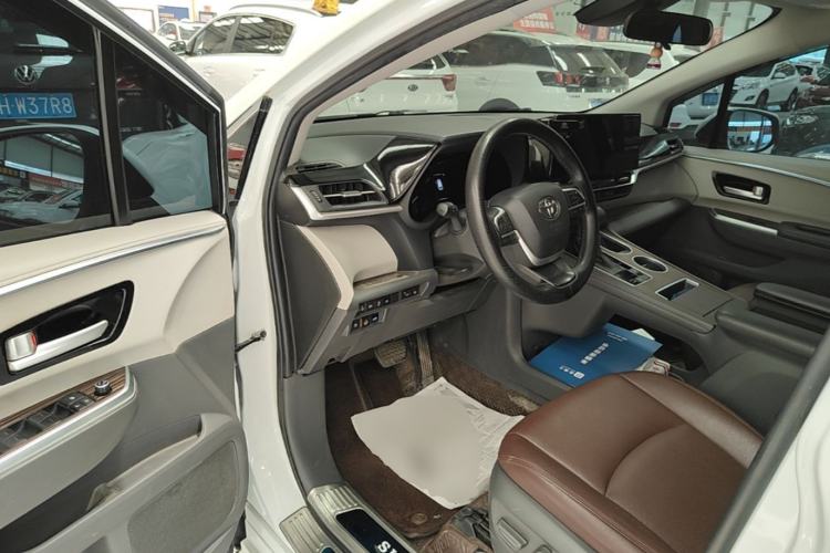 Used Toyota SIENNA 2021 2.5L Hybrid Premium Edition Driver Seat