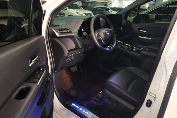 Used Toyota SIENNA 2021 2.5L Hybrid Premium Edition Driver Seat