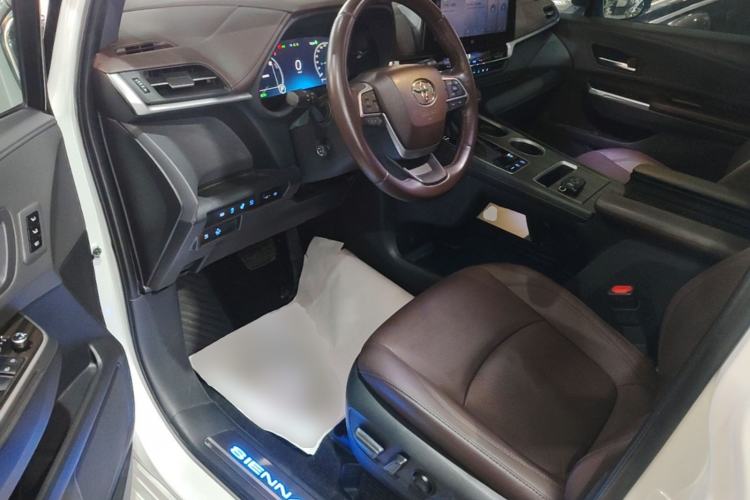 Used Toyota SIENNA 2021 2.5L Hybrid Platinum Edition Driver Seat