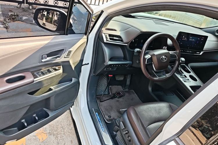 Used Toyota SIENNA 2021 2.5L Hybrid Platinum Edition Driver Seat