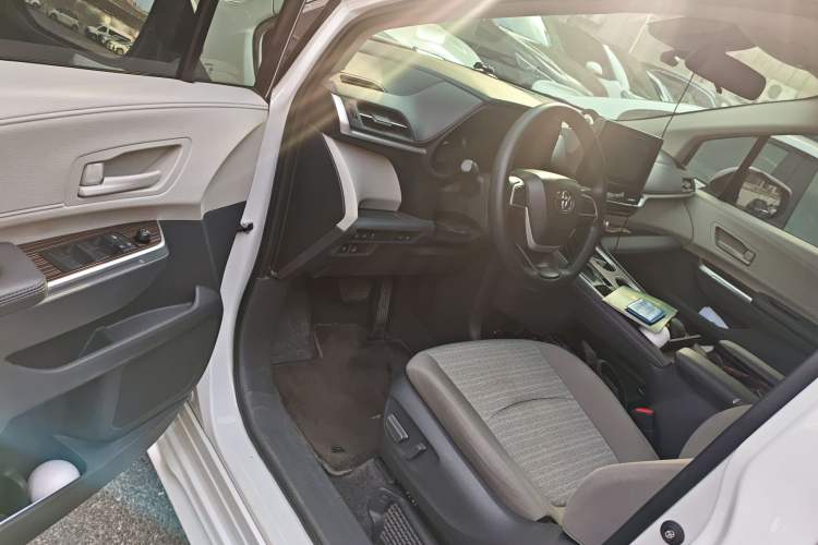Used Toyota SIENNA 2021 2.5L Hybrid Comfort Edition Driver Seat