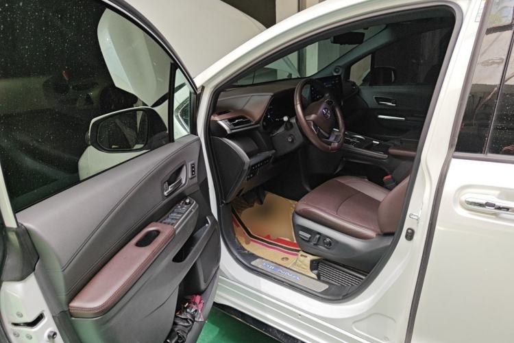 Used Toyota SIENNA 2021 2.5L Hybrid Platinum Edition Driver Seat