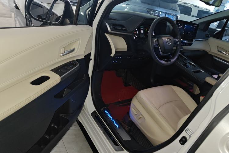 Used Toyota SIENNA 2021 2.5L Hybrid Premium Edition Driver Seat