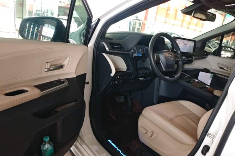 Used Toyota SIENNA 2021 2.5L Hybrid Ultimate Edition Driver Seat