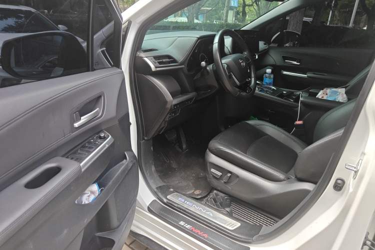 Used Toyota SIENNA 2021 2.5L Hybrid Premium Edition Driver Seat