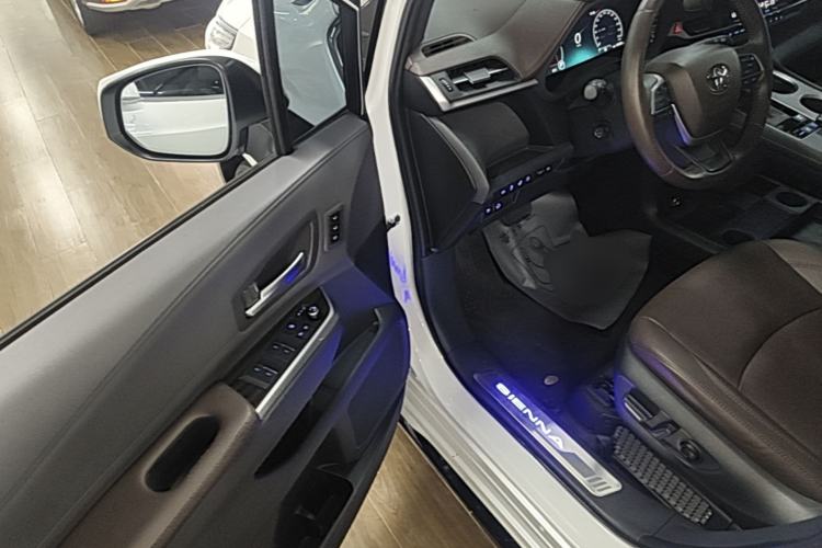 Used Toyota SIENNA 2021 2.5L Hybrid Platinum Edition Driver Seat