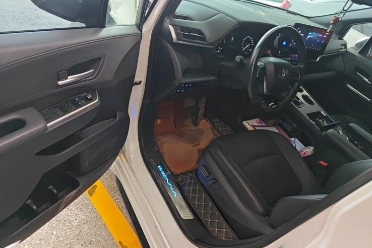Used Toyota SIENNA 2021 2.5L Hybrid Premium Edition Driver Seat