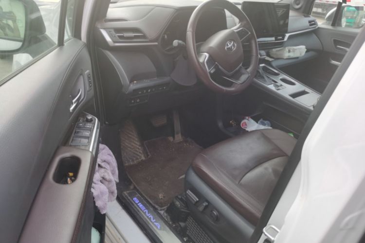 Used Toyota SIENNA 2021 2.5L Hybrid Platinum Edition Driver Seat