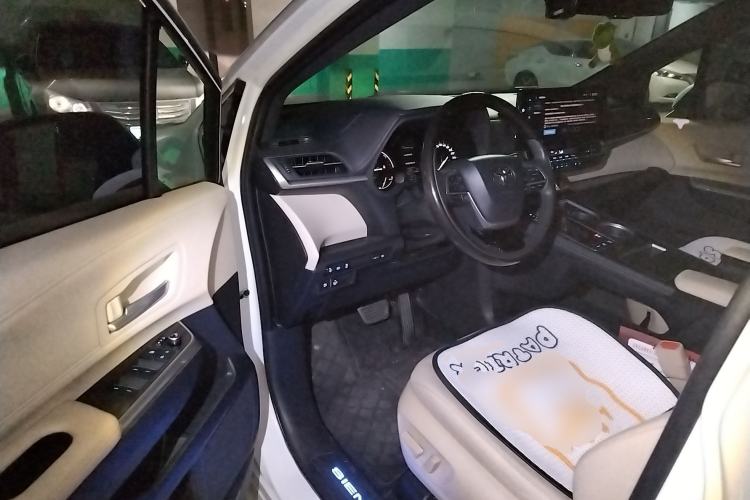 Used Toyota SIENNA 2021 2.5L Hybrid Premium Edition Driver Seat