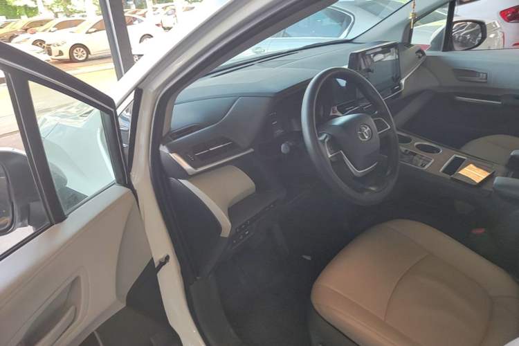 Used Toyota SIENNA 2021 2.5L Hybrid Comfort Edition Driver Seat