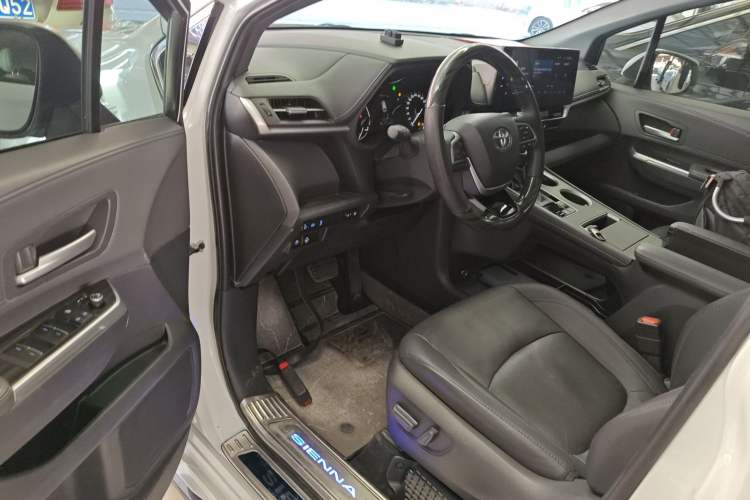 Used Toyota SIENNA 2021 2.5L Hybrid Premium Edition Driver Seat