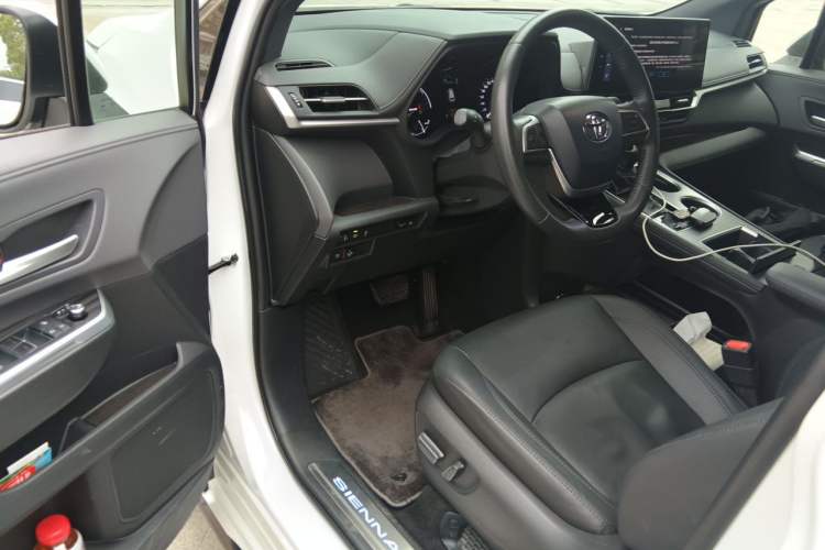 Used Toyota SIENNA 2021 2.5L Hybrid Premium Edition Driver Seat