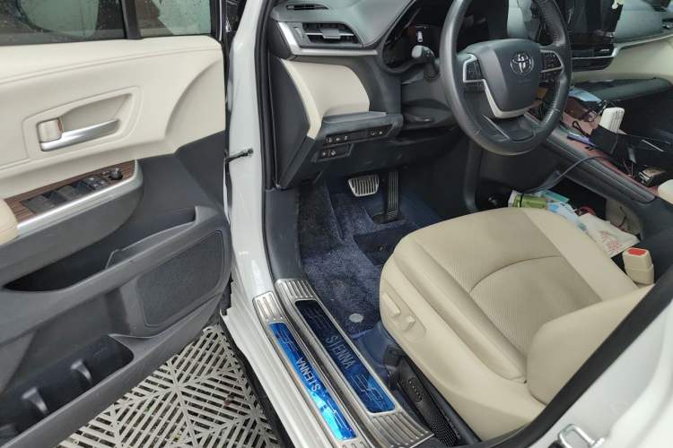 Used Toyota SIENNA 2021 2.5L Hybrid Luxury Edition Driver Seat