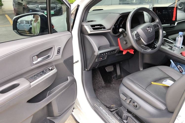 Used Toyota SIENNA 2021 2.5L Hybrid Platinum Edition Driver Seat