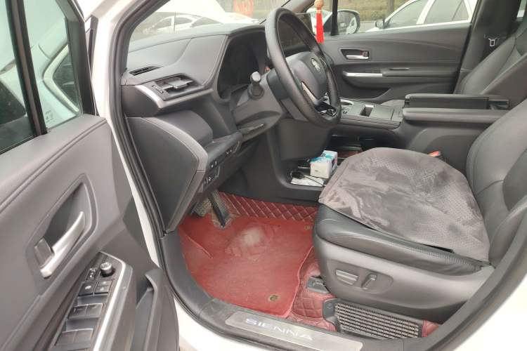 Used Toyota SIENNA 2021 2.5L Hybrid Premium Edition Driver Seat