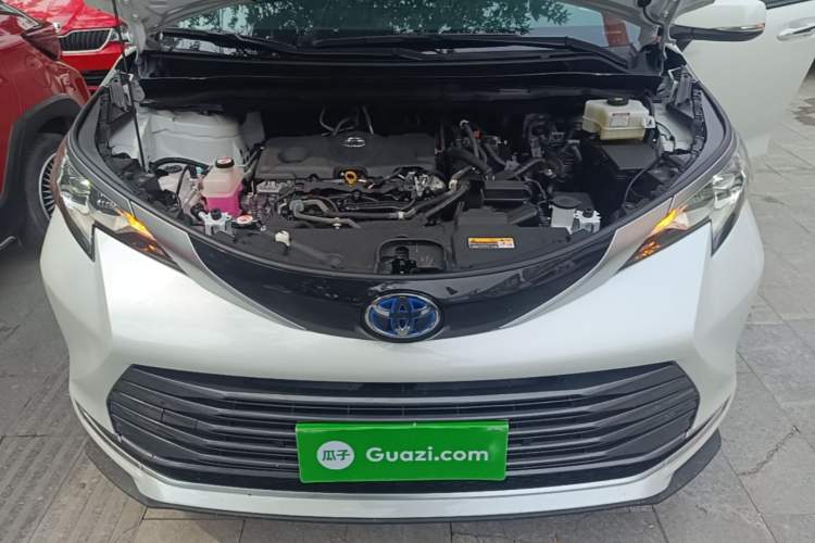 Used Toyota SIENNA 2021 2.5L Hybrid Luxury Edition Engine Bay