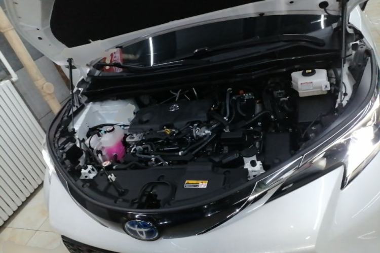 Used Toyota SIENNA 2021 2.5L Hybrid Comfort Edition Engine Bay