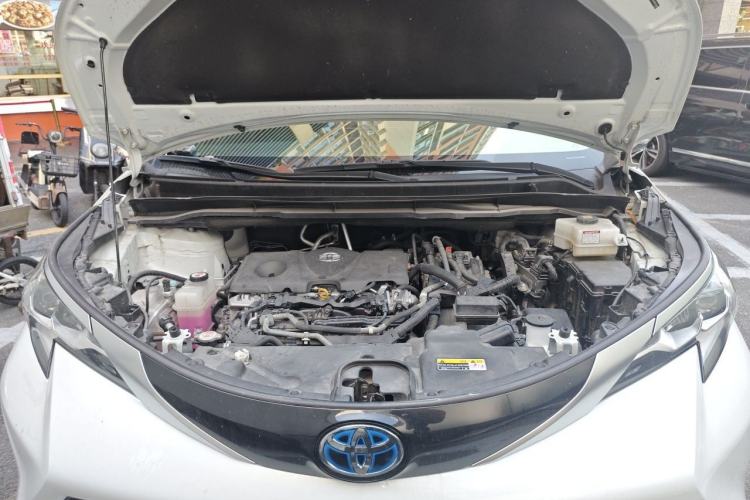 Used Toyota SIENNA 2021 2.5L Hybrid Premium Edition Engine Bay