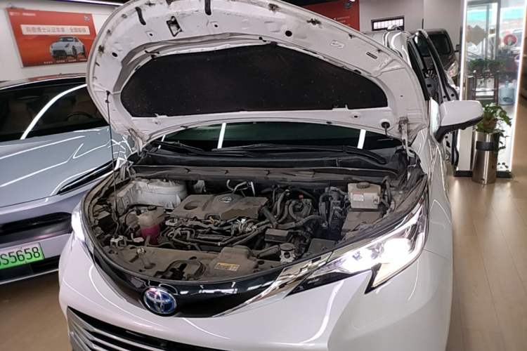 Used Toyota SIENNA 2021 2.5L Hybrid Comfort Edition Engine Bay