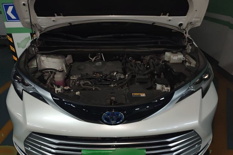 Used Toyota SIENNA 2021 2.5L Hybrid Platinum Edition Engine Bay