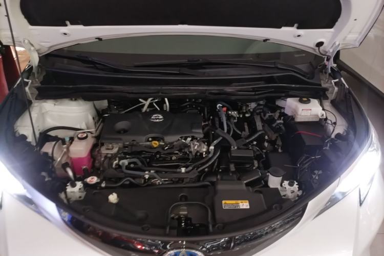 Used Toyota SIENNA 2021 2.5L Hybrid Luxury Edition Engine Bay