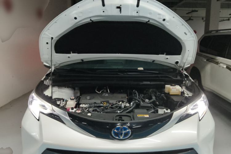 Used Toyota SIENNA 2021 2.5L Hybrid Premium Edition Engine Bay